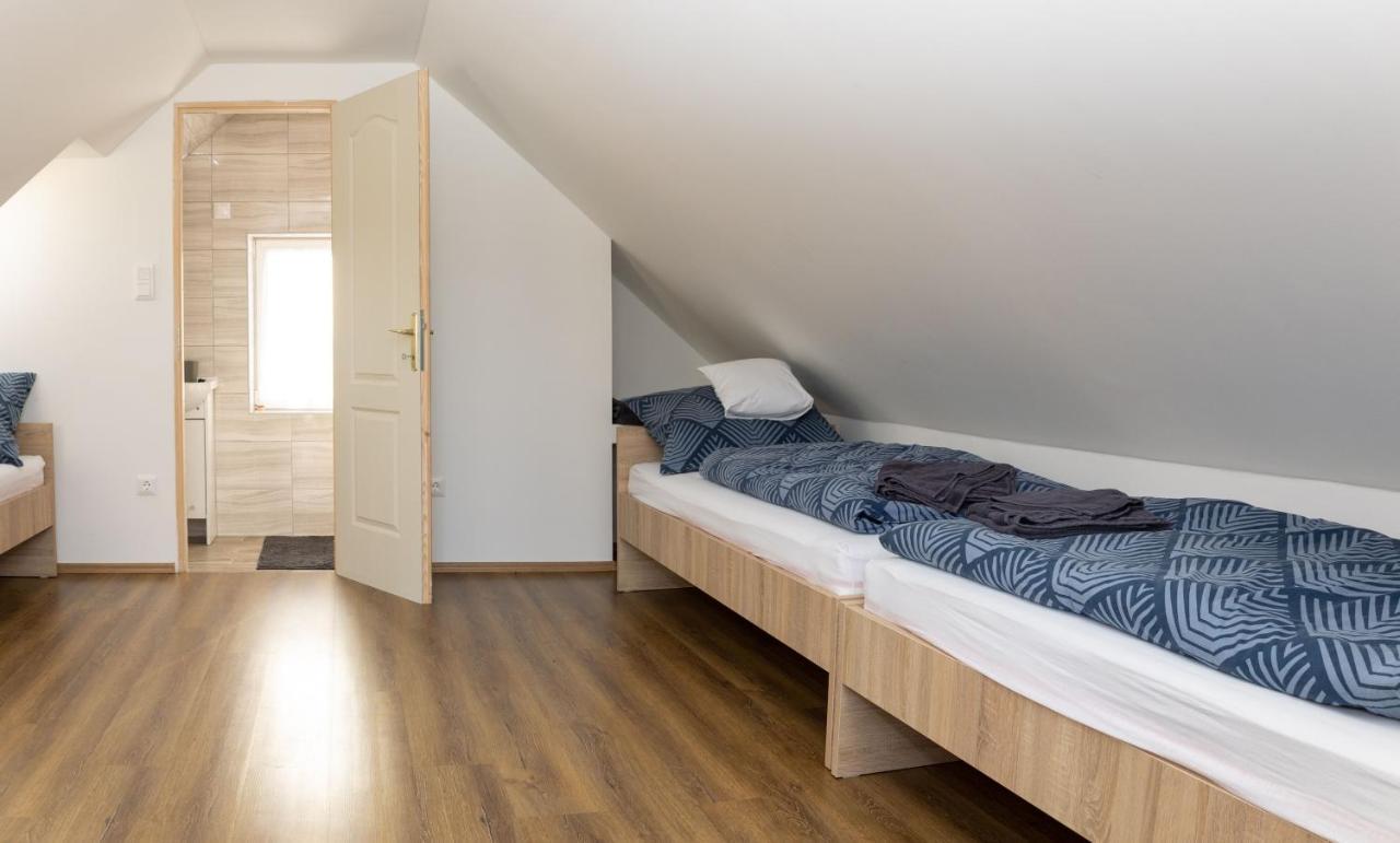 Takacs Pince Apartman Hajos Bagian luar foto
