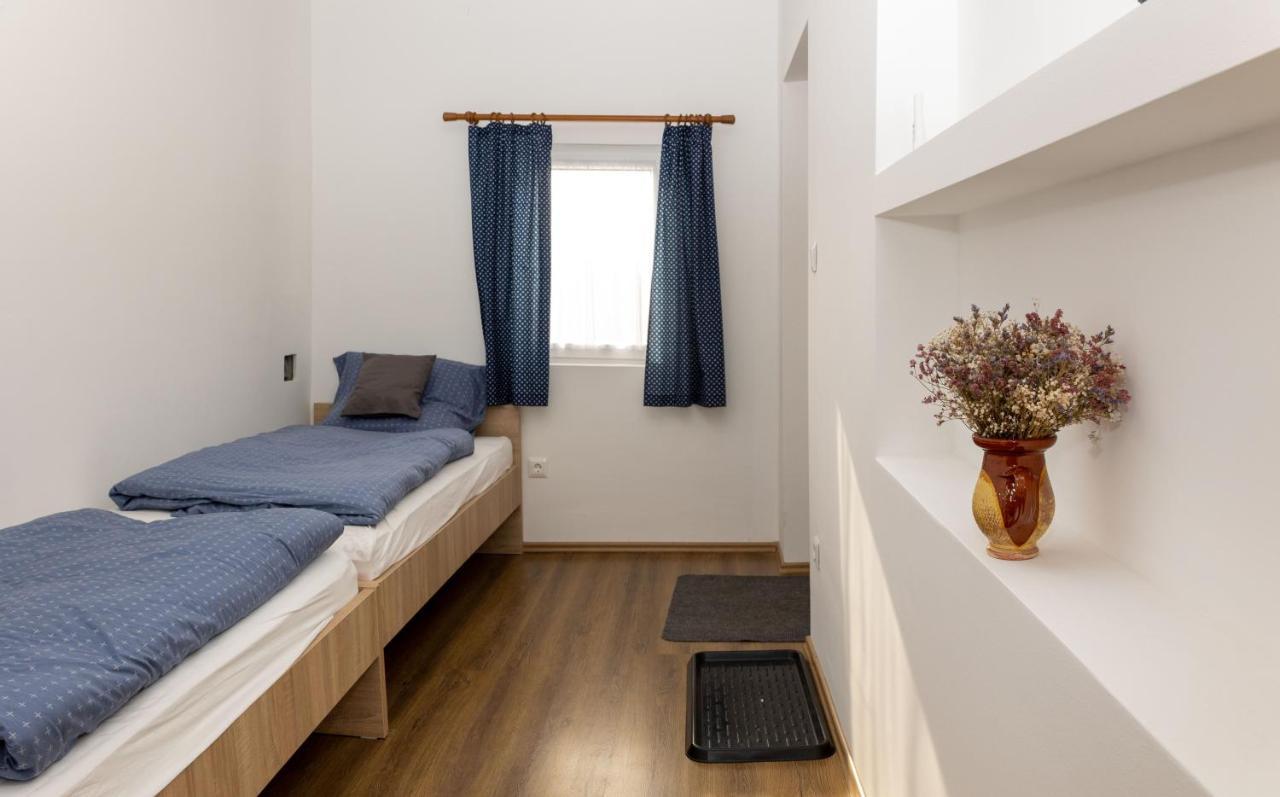 Takacs Pince Apartman Hajos Bagian luar foto