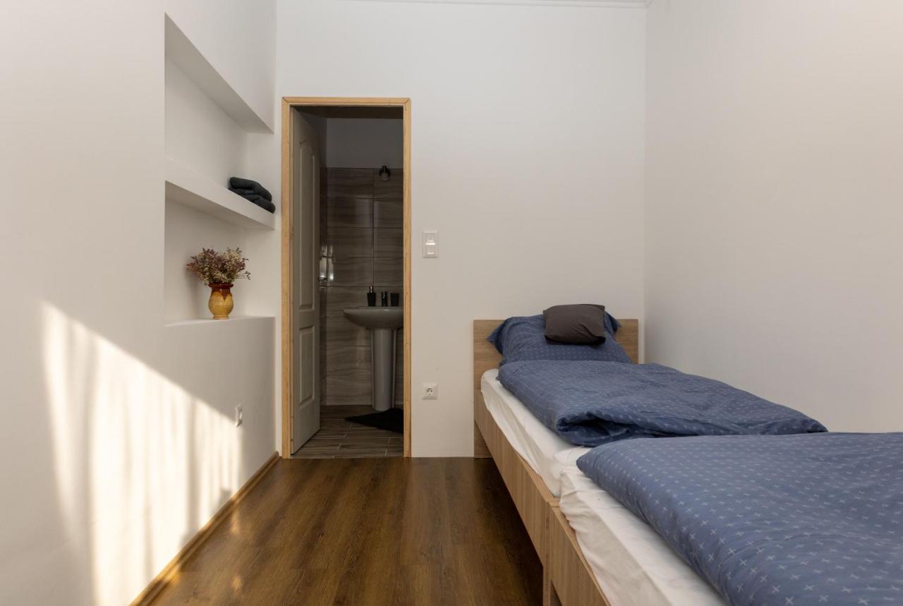 Takacs Pince Apartman Hajos Bagian luar foto