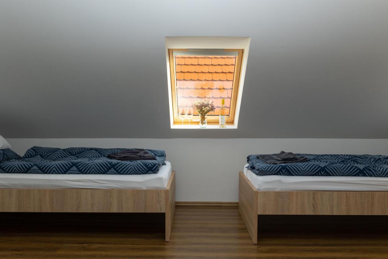Takacs Pince Apartman Hajos Bagian luar foto